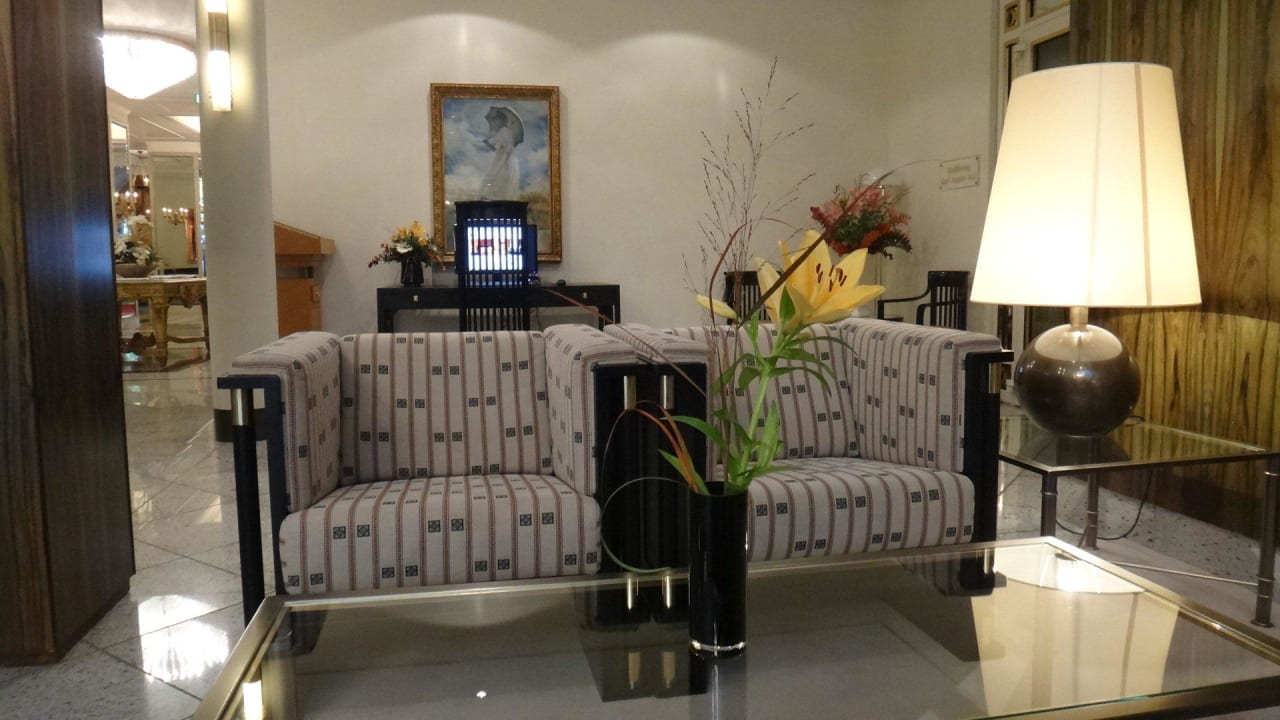 Öffentlicher Internetzugang in der Lobby Best Western Premier Grand Hotel Russischer Hof