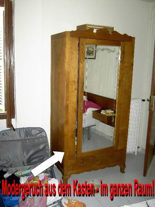 Kasten mit Modergeruch Hotel Miramar