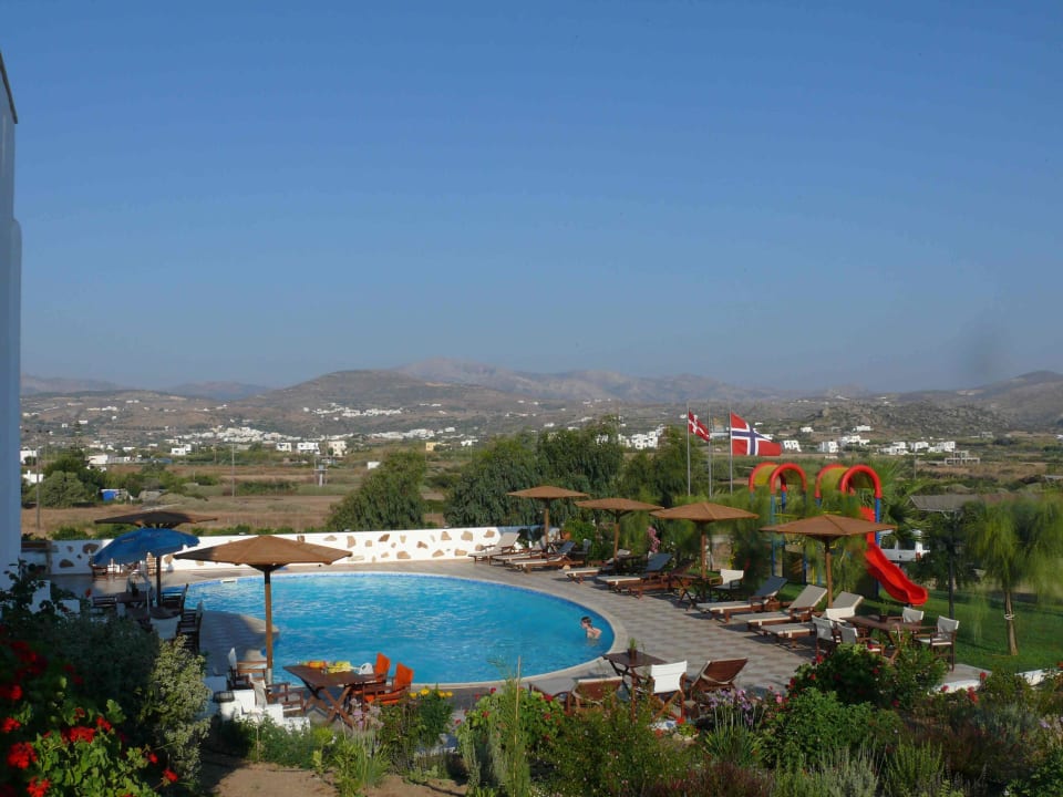 La piscine et vue sur les monts environnants Apartments Naxos Kalimera