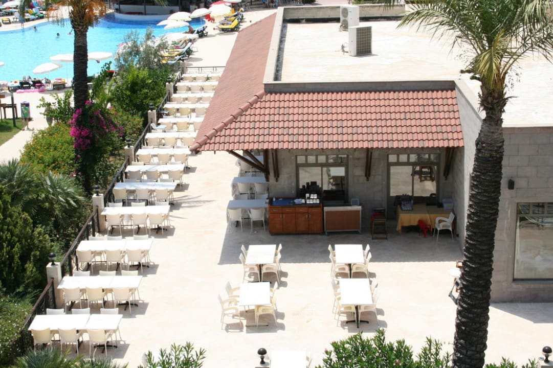 Terrasse des Hauptrestaurants TUI KIDS CLUB Felicia Village