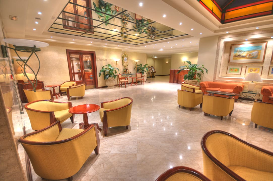 Lobby Grand Hotel Gozo