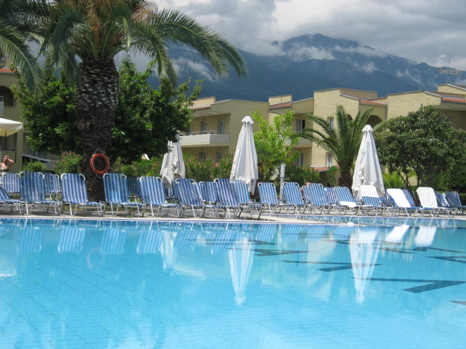 Wunderschöner Blick vom Pool zum Olymp. alltoura Club Hotel Poseidon Palace