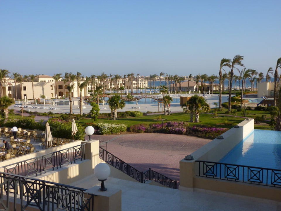 Blick vom Lobbybereich in die Anlage Cleopatra Luxury Resort Makadi Bay