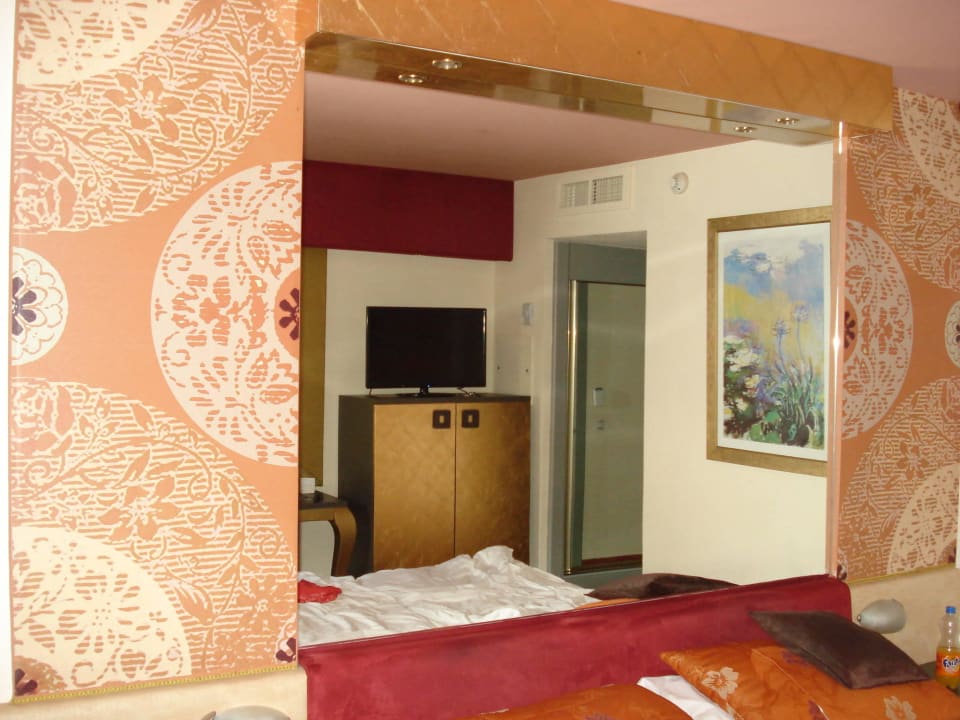 Spiegel am Kopfende allsun Hotel Bella Paguera