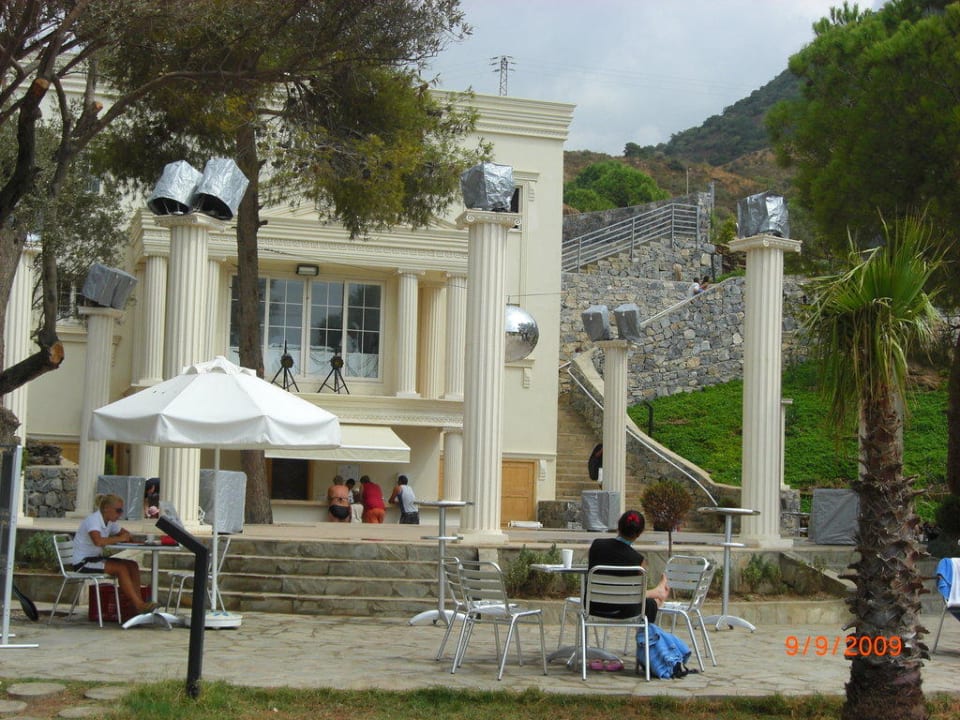 Blick auf Kinderdisco und Bar Aria Claros Beach & Spa Resort