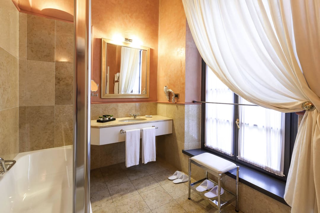 Bathroom Grand Hotel Villa Torretta