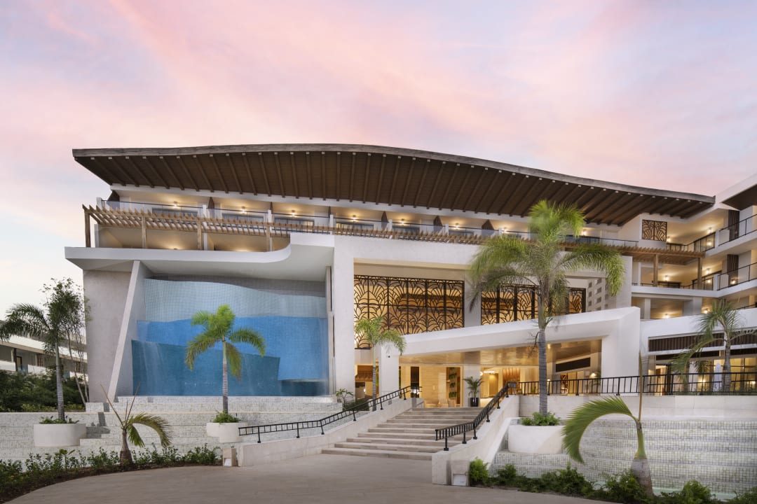 Außenansicht Serenade All Suites - Adults Only Resort