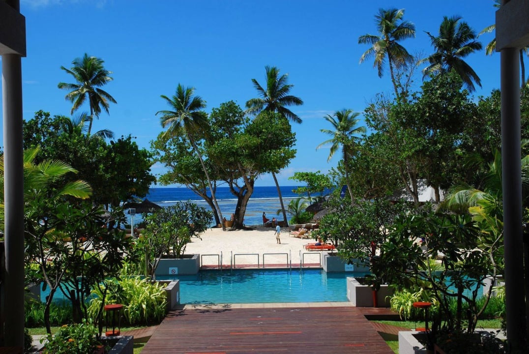 Blick zum Pool Kempinski Seychelles Resort