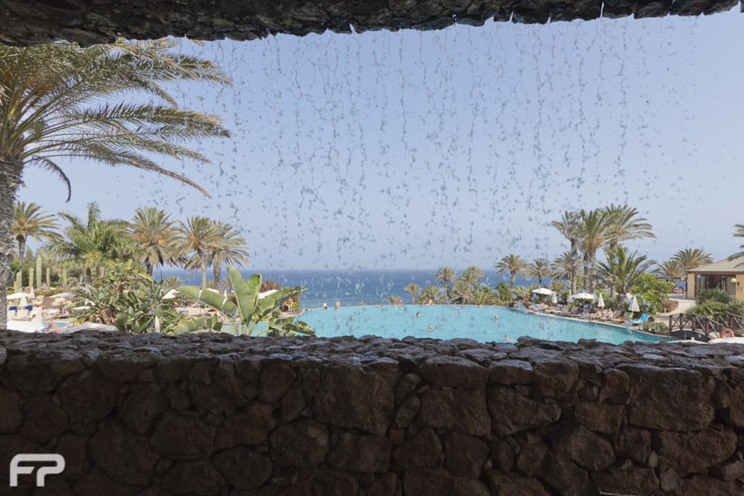 Durch den Wasserfall R2 Rio Calma Hotel & Spa & Conference