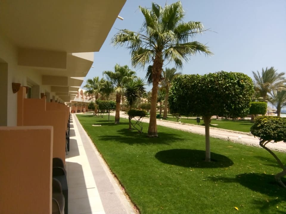 Unterste Zimmer mit seitlichen Blick zum Pool, alles sehr ge Three Corners Sea Beach Resort