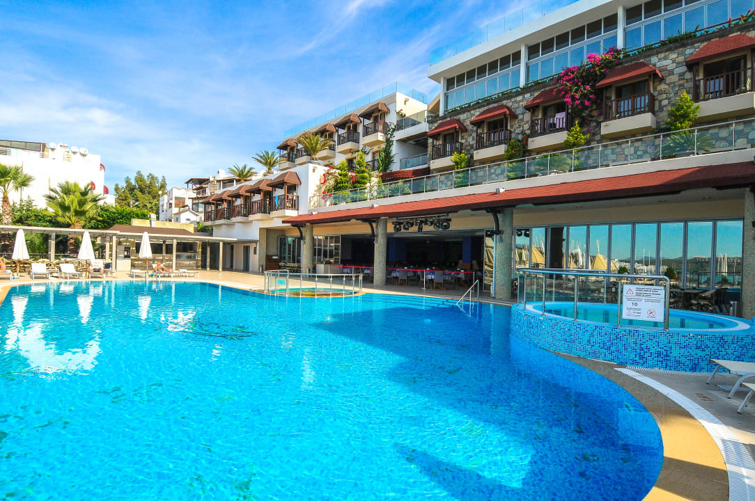 Pool DIAMOND OF BODRUM
