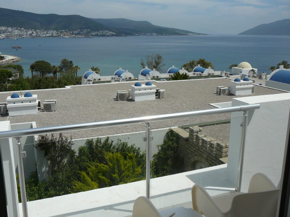 Blick vom Balkon auf die Bucht Salmakis Resort & Spa