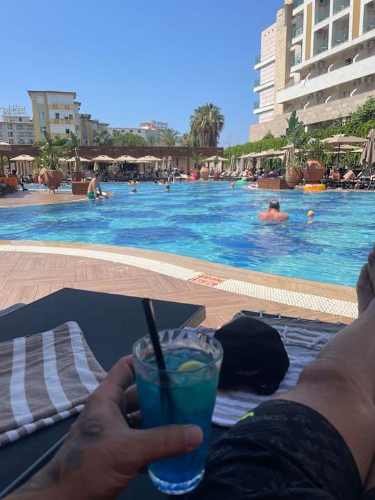 Pool Kaia Coracesium