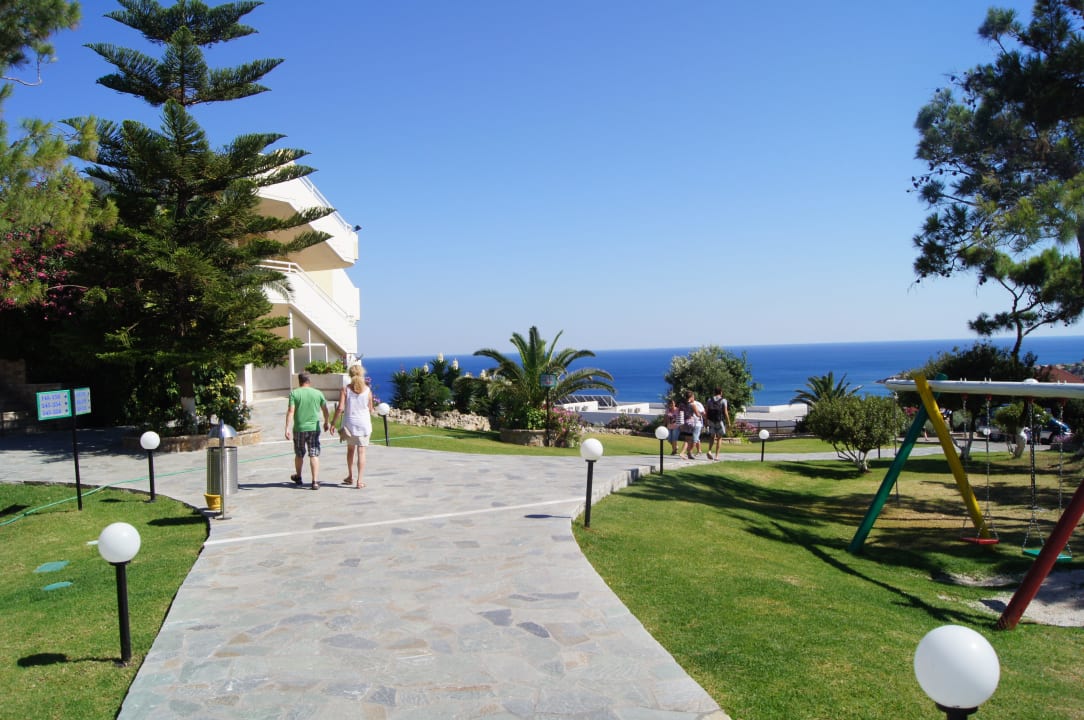 Weg zum Pool Hotel Kalithea Horizon Royal