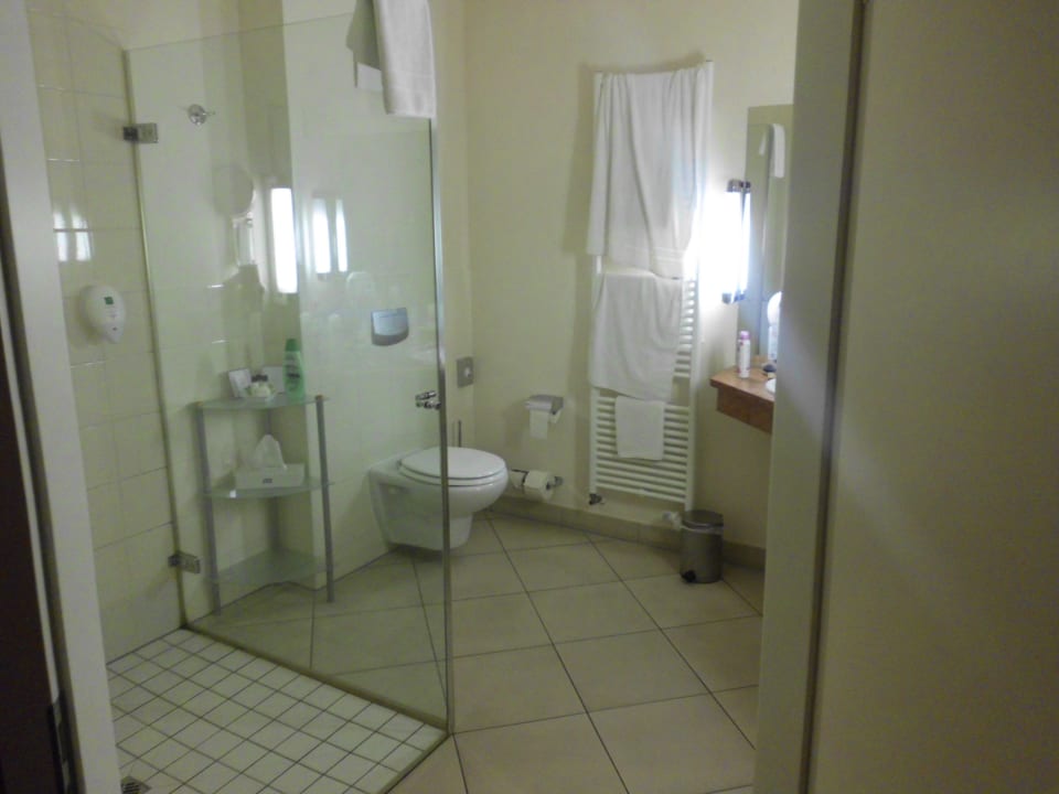 Badezimmer Hotel Wyndham Garden Quedlinburg Stadtschloss