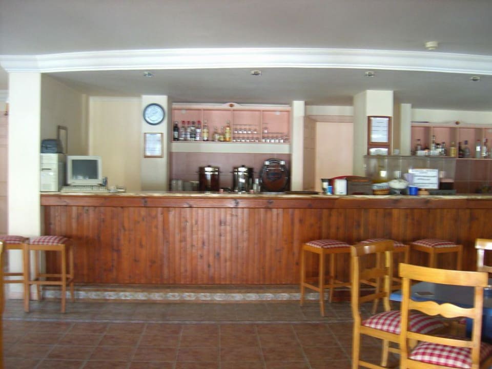 Die kleine Poolbar von innen Club Grand Side