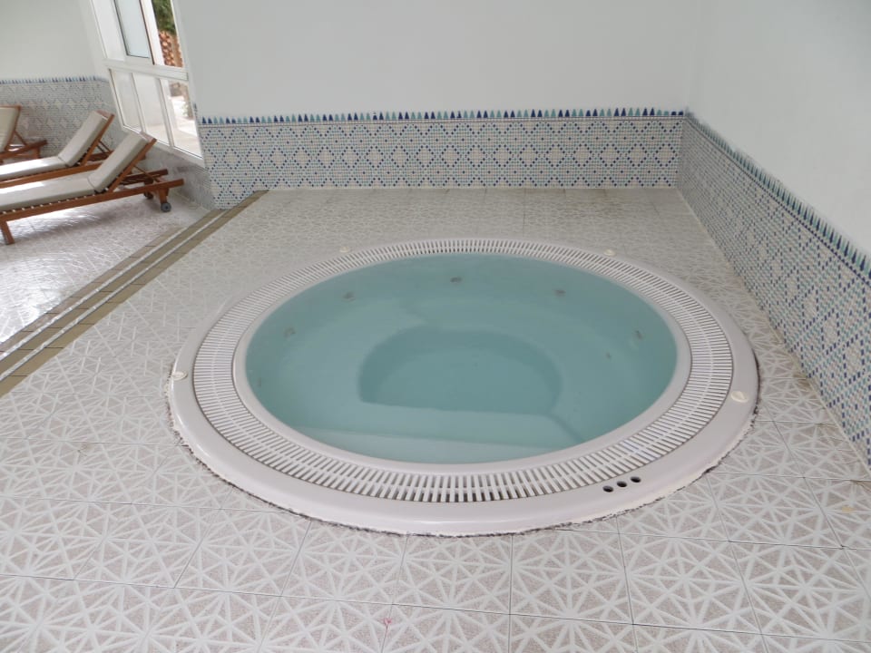 Rundum verschimmeltes Sprudelbad El Mouradi Club Kantaoui