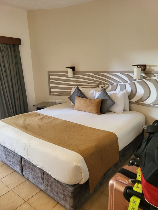 Zimmer Neptune Village Beach Resort & Spa