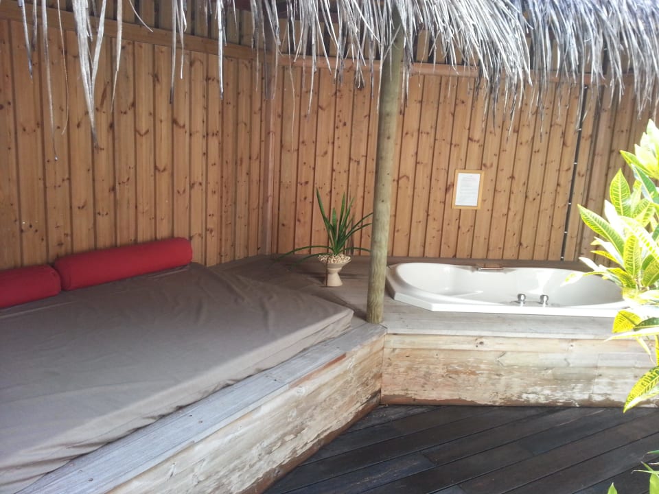 Lounge mit Jakuzzi Komandoo Island Resort & Spa - Adults only
