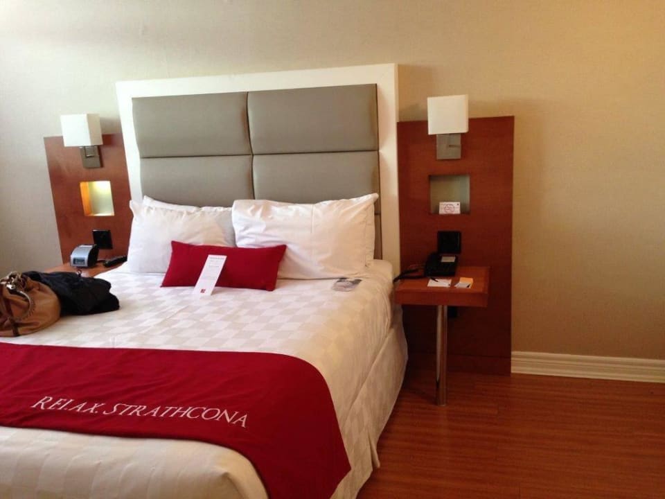 Hotel Strathcona,Toronto Hotel Strathcona