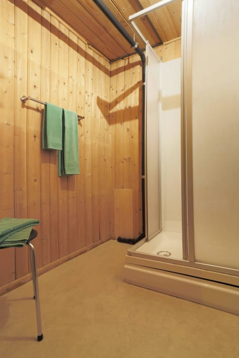 Etagendusche Tannenboden Hotel Tannenboden AG