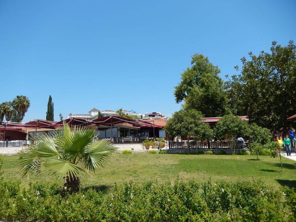 Von der Promenade aus gesehen Hotel Sirma