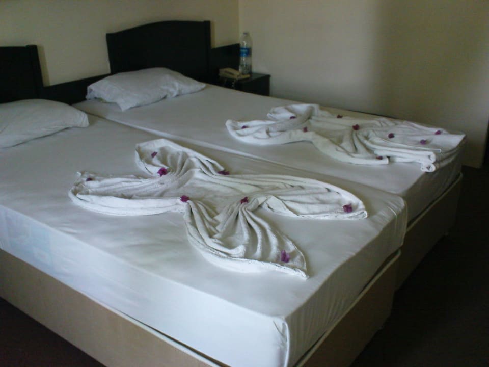 Liebevoll gemachte Betten  Arsi Hotel