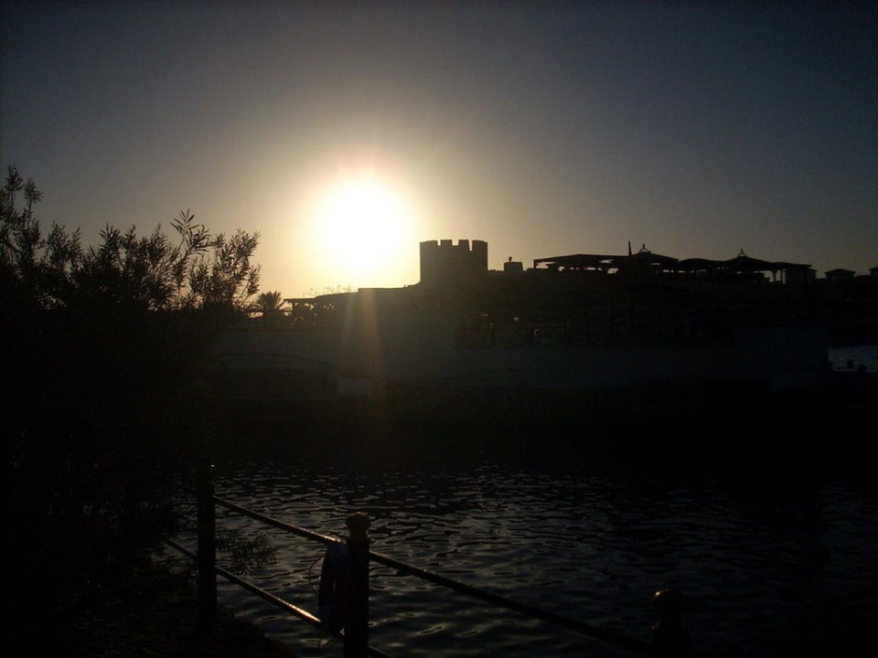 Restaurant "Castello" bei Sonnenuntergang Pickalbatros Dana Beach Resort - Hurghada