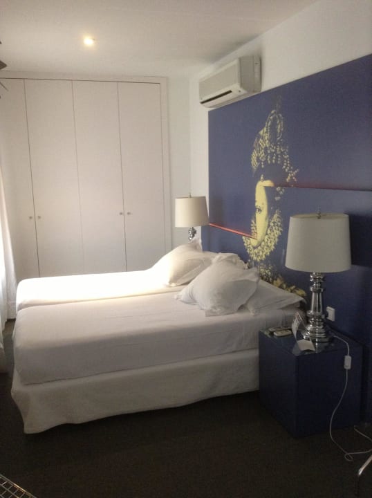 Bequemes Doppelbett Hotel Room Mate Laura