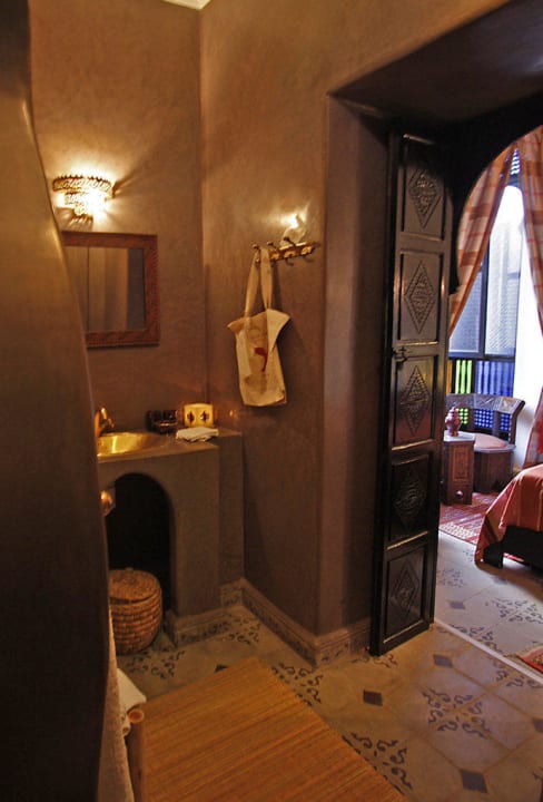 Salle de douche en tadelakt de la suite tchagra Riad Dar Zampa