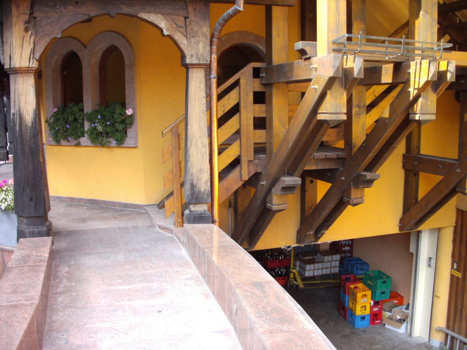 Eingang Hotel Julien