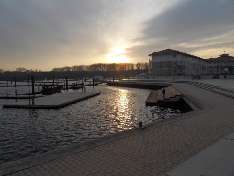 Marina zwischen Dorfhotel/Iberotel BEECH Resort Boltenhagen