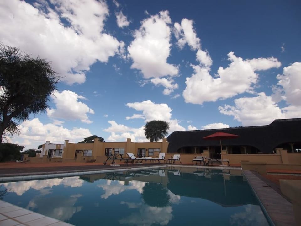 Erfrischend kühl dank eigenem Brunnen Intu Afrika - Zebra Kalahari Lodge