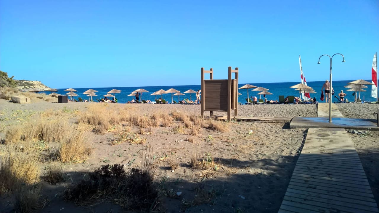 Von den Beachvolleyballplätzen zum Strand  Atlantica Plimmiri