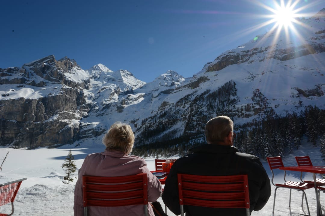 Terrasse im Winter Berghotel Oeschinensee
