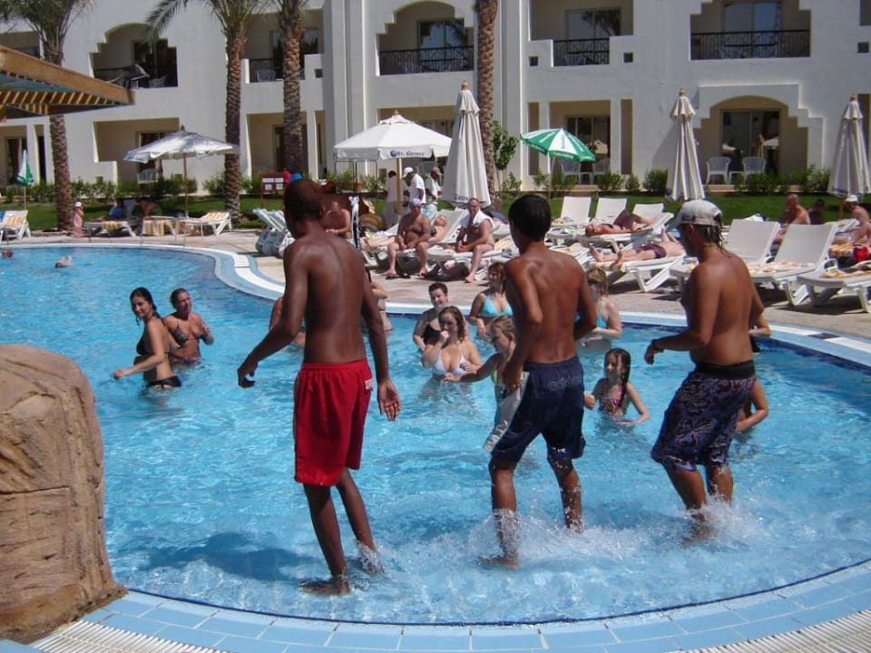 Aerobik w basenie Xperience St. George Homestay