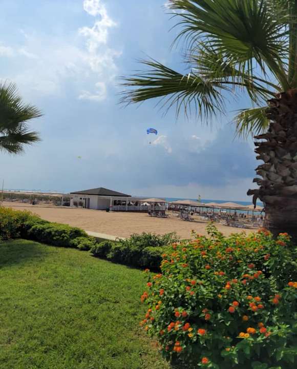 Strand Kamelya Aishen Club