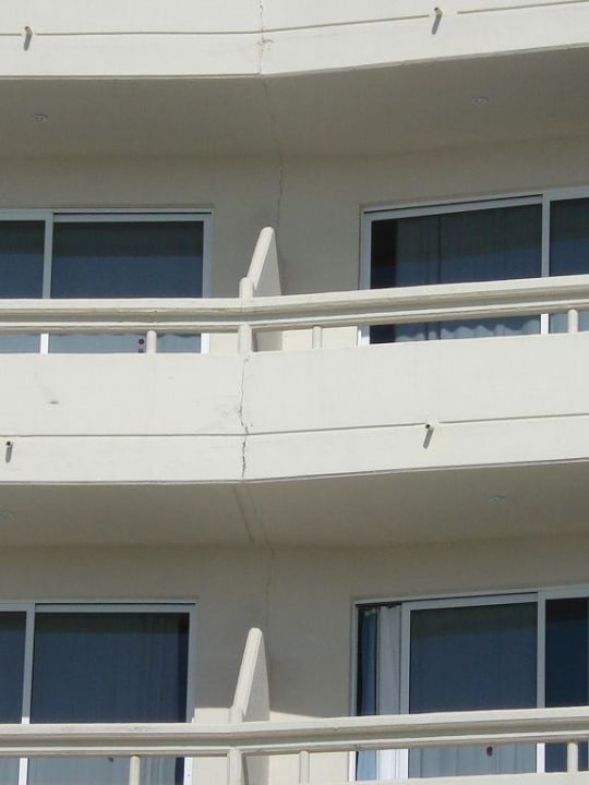 Riss im Hotel Olympos Beach Hotel