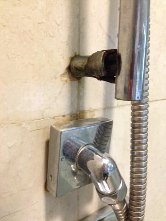 Zustand der Dusche Novotel Jakarta Mangga Dua Square