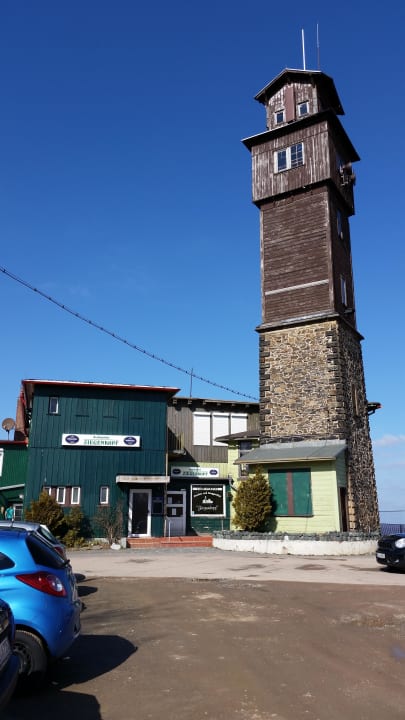 Eingangsbereich mit Aussichtsturm Hotel Berggasthof Ziegenkopf