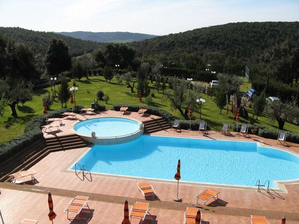 Blick auf den Pool Hotel Il Carpignone Srl
