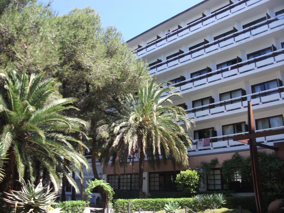 Vorderansicht azuLine Hotel Bergantin