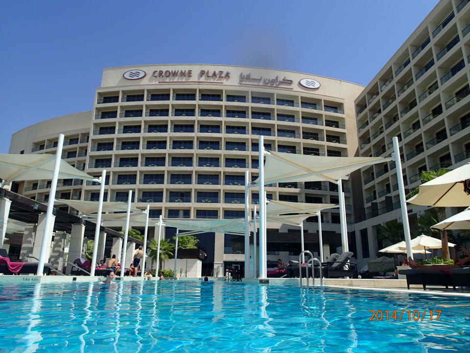 Pool Crowne Plaza Hotel Yas Island