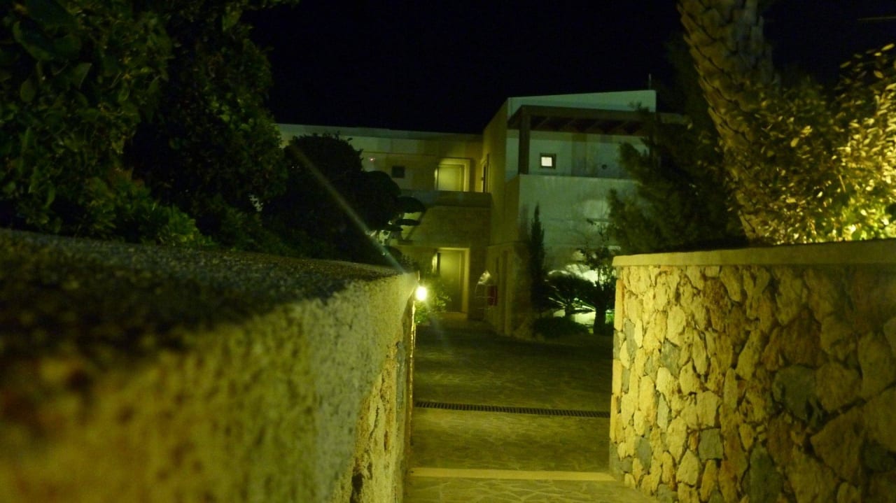 Gartenanlage bei Nacht Aquagrand Artistic Luxury Beach Resort - Adults only