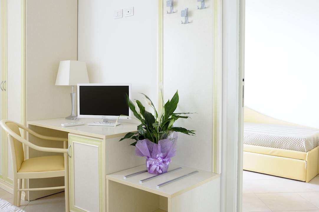 Residence Smeraldo Riccione vacanza holiday urlaub Holiday Home Residence Suite Smeraldo