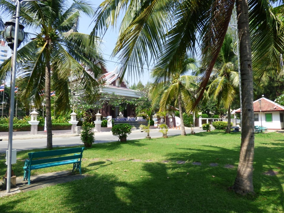 Strand Hotel Grand Pacific Sovereign Resort & Spa