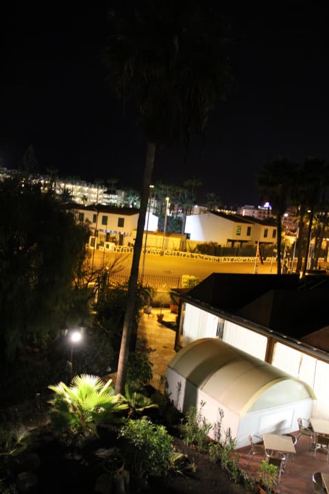Ausblick vom Balkon zur Strasse Servatur Playa Bonita