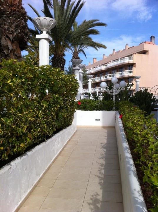 Zugang zum Strand Hotel Sir Anthony