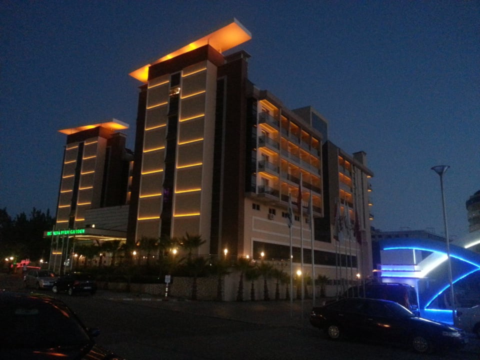 Hotel bei Nacht Dizalya Palm Garden