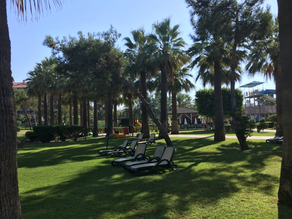 Gartenanlage Crystal Tat Beach